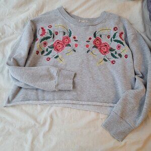 URBANOLOGY CROP EMBROIDERED SWEATER